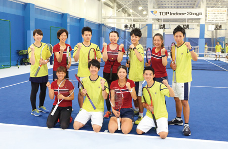 すべてのお客様に目を配るコーチ