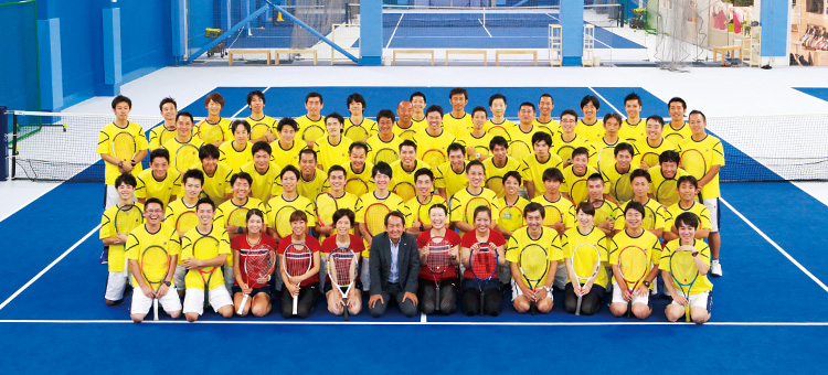 VIP・TOPグループは、テニスの楽しさをより多くの人に知っていただきたいと願っています。テニスが好き。スクール生の方々が楽しくテニスをする姿や技術が上達する様子を見ていると嬉しい。そんなテニスと関わる仕事に喜びを感じられる人を待っています。一緒にテニスの素晴らしさを伝えましょう。